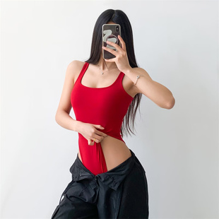 夏美ins网红风格不规则胸垫设计细肩带收腰下摆解扣连体无袖背心