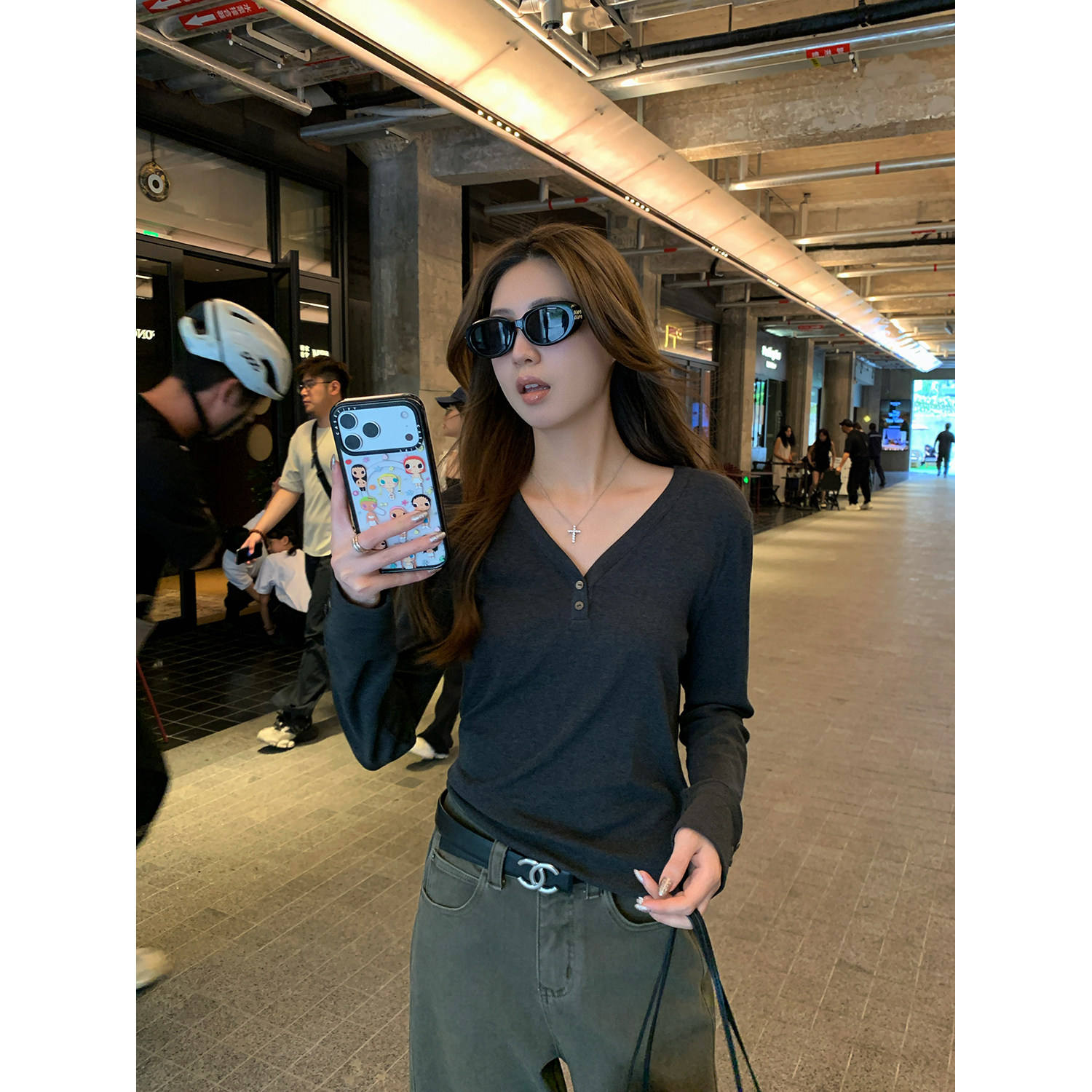 阿一 轻柔慕斯棉 袖口纽扣设计感V领上衣女秋季修身打底显瘦上衣