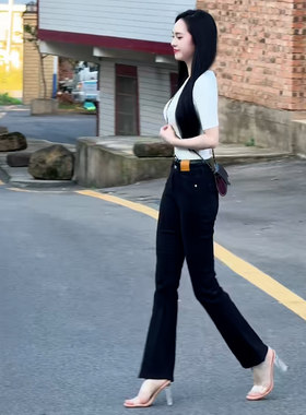 女士高腰微喇黑色显瘦牛仔裤