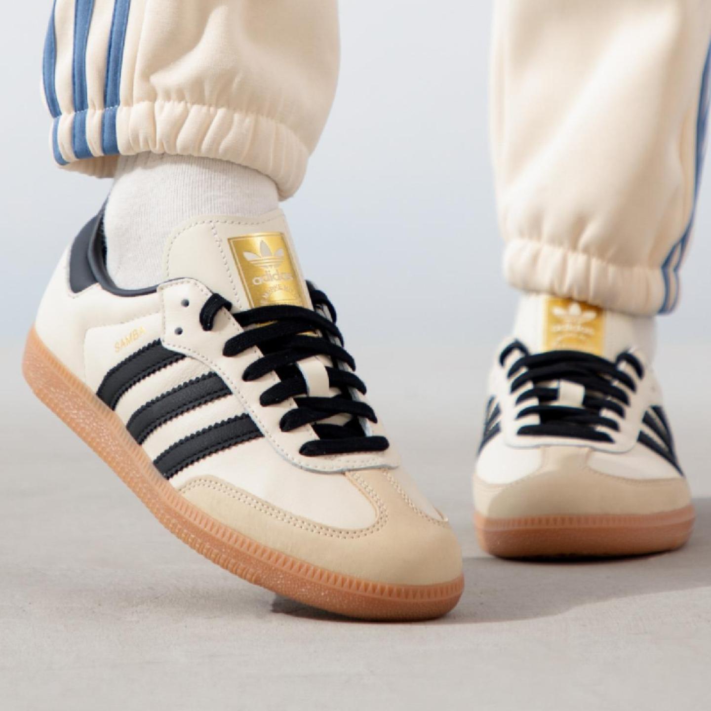 阿迪达斯三叶草男女款鞋