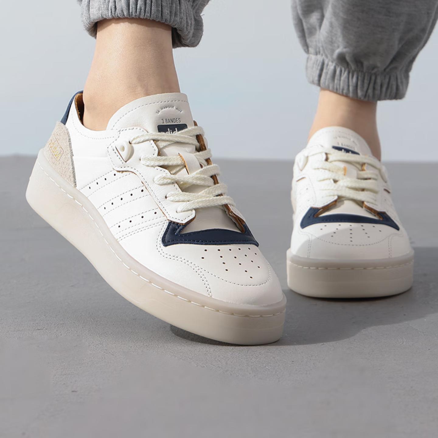 阿迪达斯三叶草休闲鞋男鞋