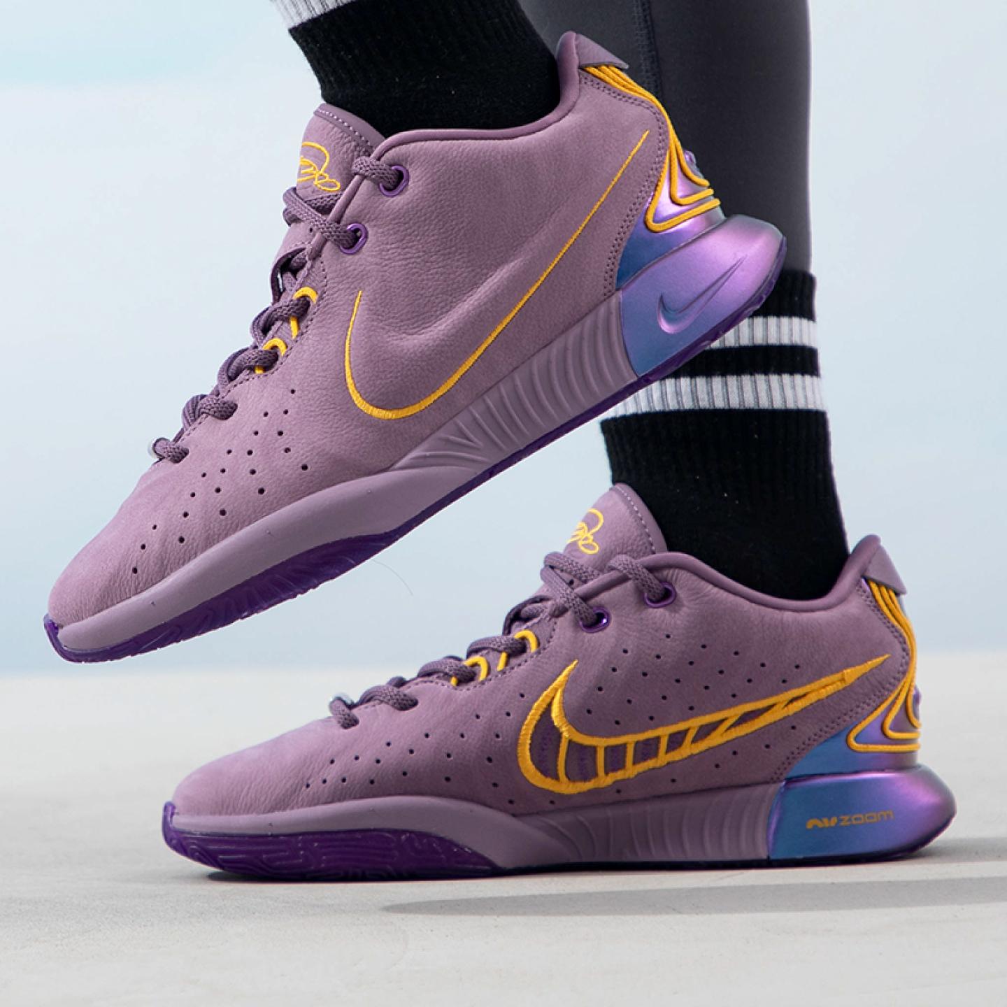 耐克童鞋男女童篮球鞋詹姆斯21儿童实战缓震篮球鞋FZ7189-500