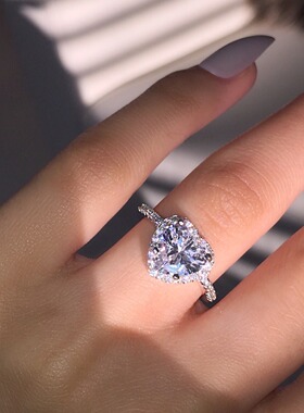 爱心戒指女镶钻心形镂空戒结婚求婚520送女友闺蜜开口可调节指环