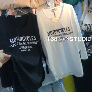 白色u领加绒打底衫女加厚宽松磨毛字母长袖t恤中长款秋冬v领上衣