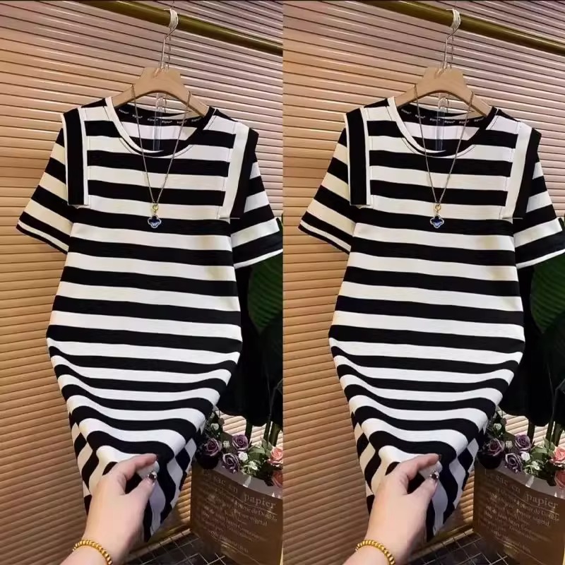 大码欧洲站时尚减龄条纹连衣裙女胖mm洋气宽松遮肉中长款直筒裙