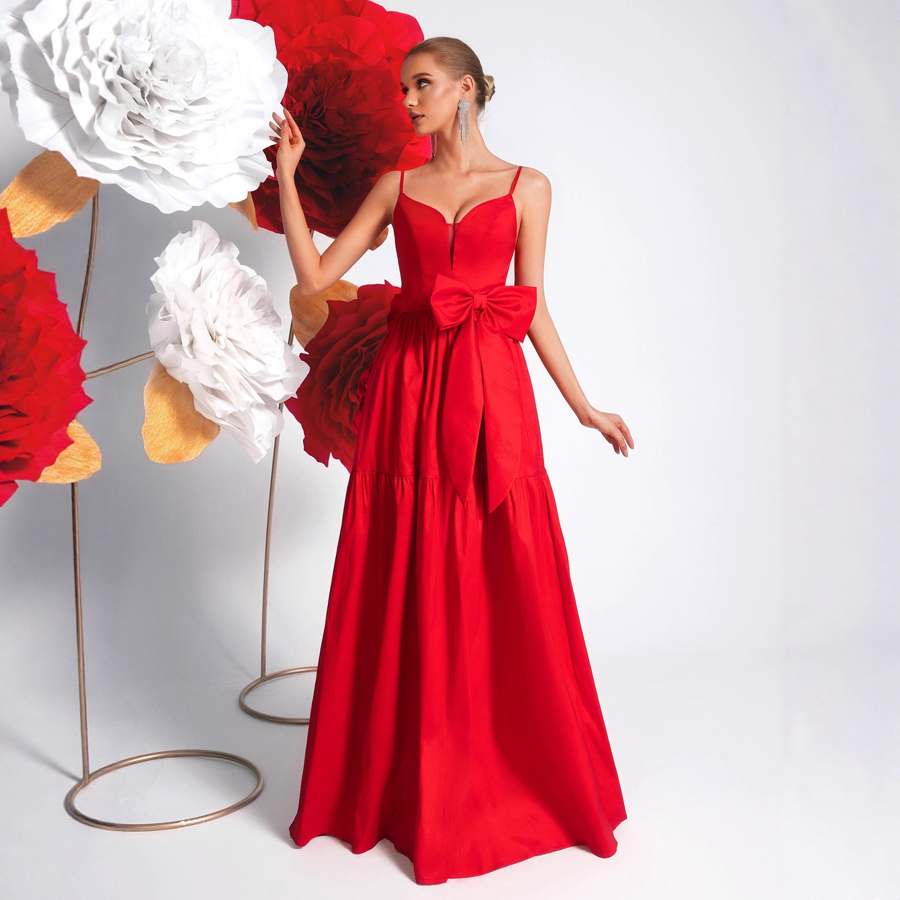 新款欧美风大蝴蝶红色吊带连衣裙 深V收腰名媛轻奢宴会派对晚礼服