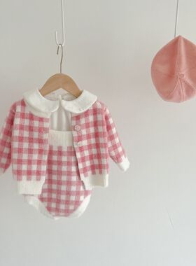 2023秋季新款婴幼儿白色娃娃领打底衫套装提花格子外套背带哈衣爬