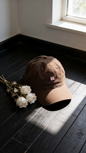 显脸小微标鸭舌帽 韩国小众方块脸铁标百搭棒球帽女款 Mist Beads