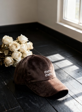 Mist Beads/秋冬棒球帽男女双层字母鸭舌帽冷氛围感绒面百搭帽子