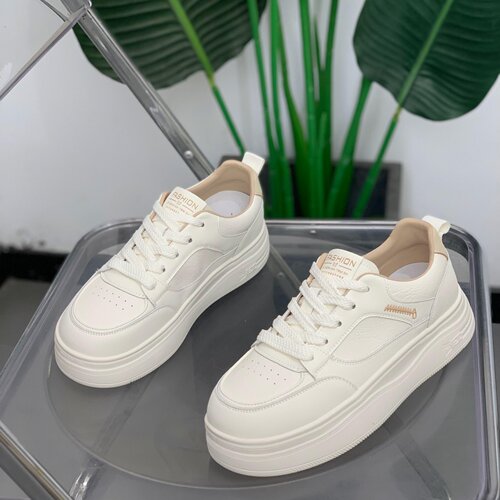 真皮轻便小白鞋女时尚潮流板鞋