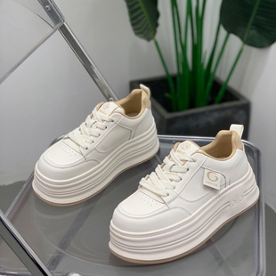 厚底真皮小白鞋女2025年冬季轻便板鞋百搭增高显瘦运动休闲女鞋子