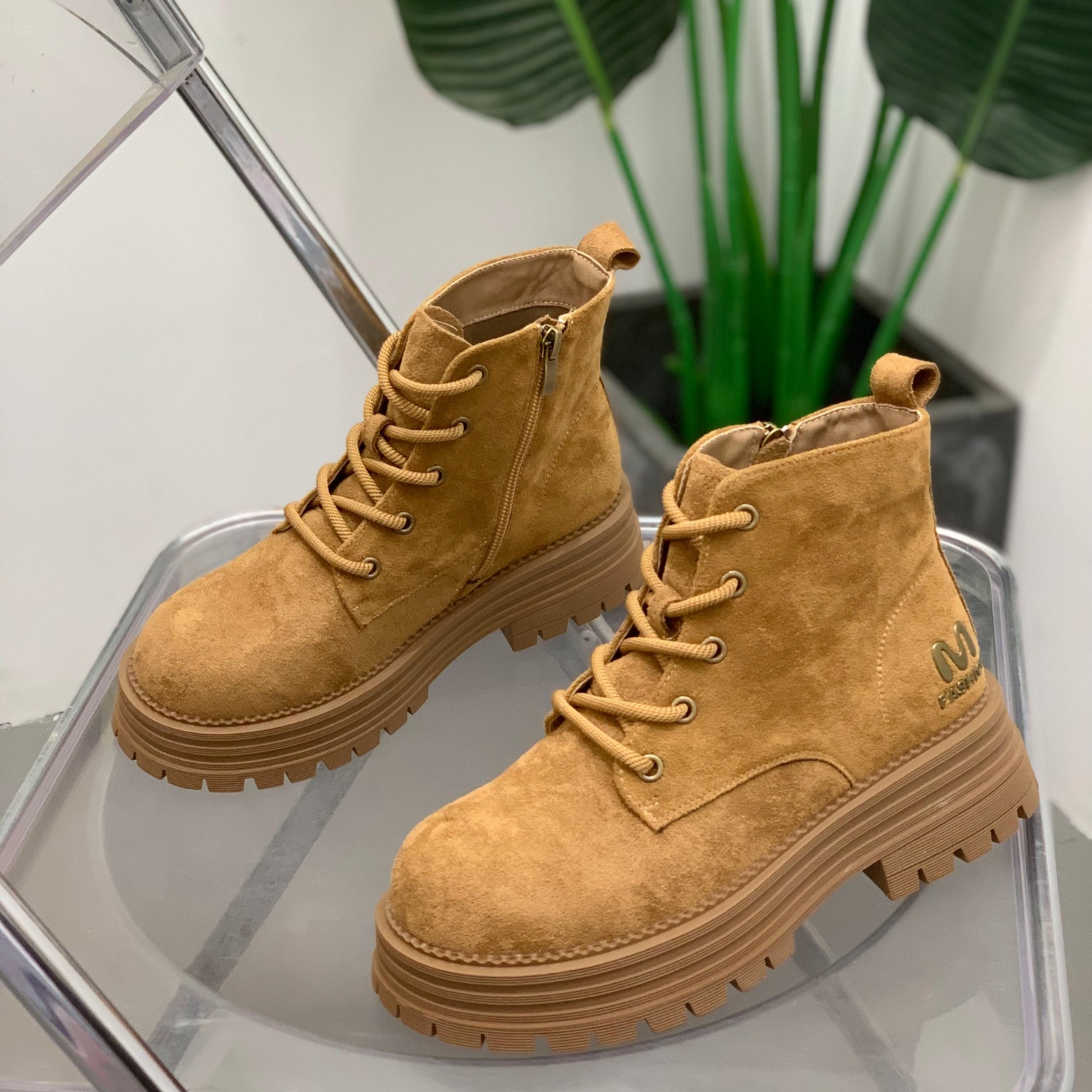 英伦风马丁靴女厚底短靴子