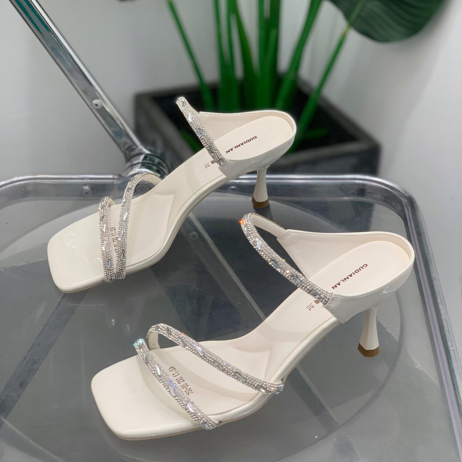 韩版仙女风配裙子水钻凉鞋女2025夏季新款气质细跟方头高跟一字拖