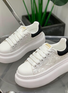 欧洲站厚底小白鞋女2026春季新款时尚百搭印花配裙子轻便休闲板鞋