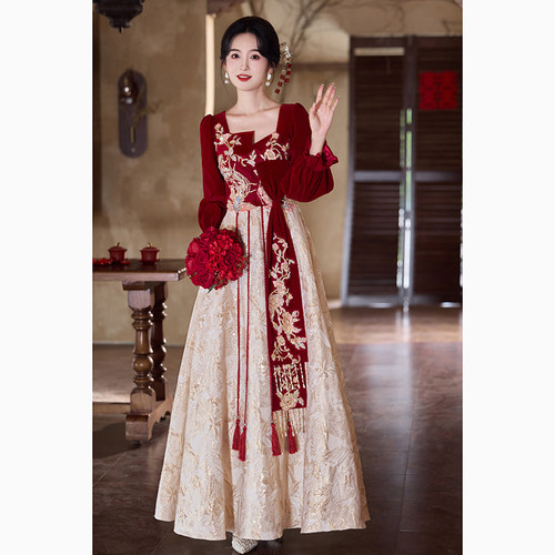 中式敬酒服新娘2025新款秋季订婚礼服裙大码胖mm显瘦回门服酒红色