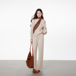 斜肩一字领羊毛针织衫 Jar 女秋冬设计感露肩毛衣 Treasure Golden