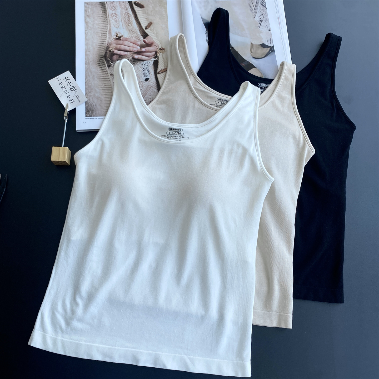 一体杯带胸垫内搭外穿U领背心