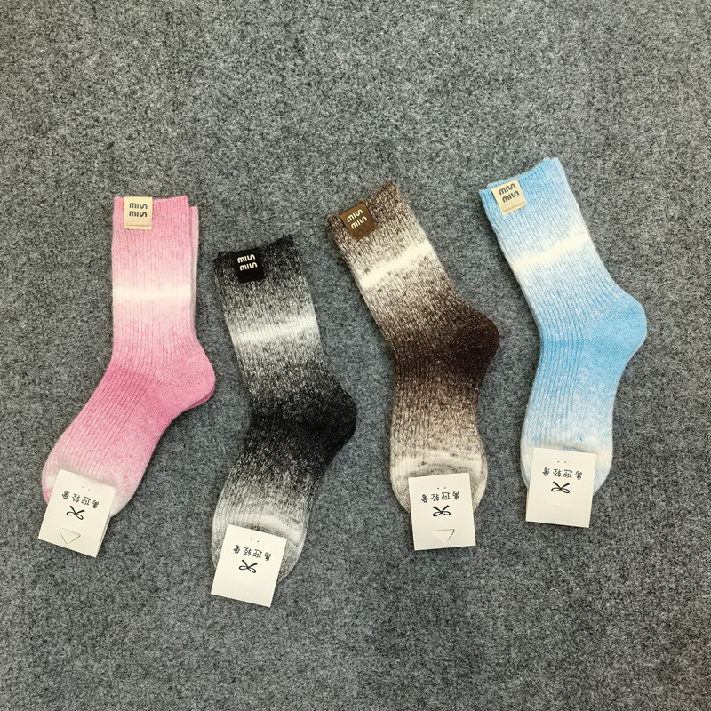 羊毛袜渐变色布标饰品冬季保暖休闲随眠袜子东北2025新款地板袜