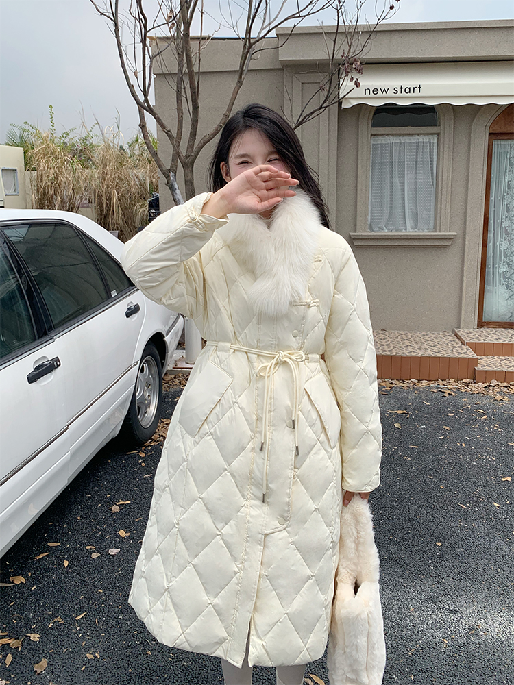 羽绒服女2024年冬小个子中长款菱形格系带收腰磁吸狐狸毛过膝外套