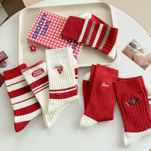 登元袜子女中筒袜秋冬款纯棉红色刺绣ins潮网红百搭堆堆袜长款