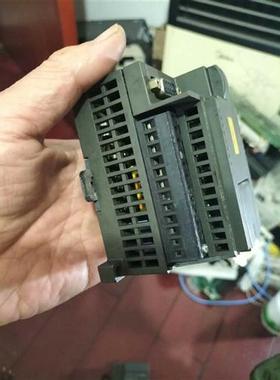 议价美版继电器式产品CPU221功能好外壳有破。
