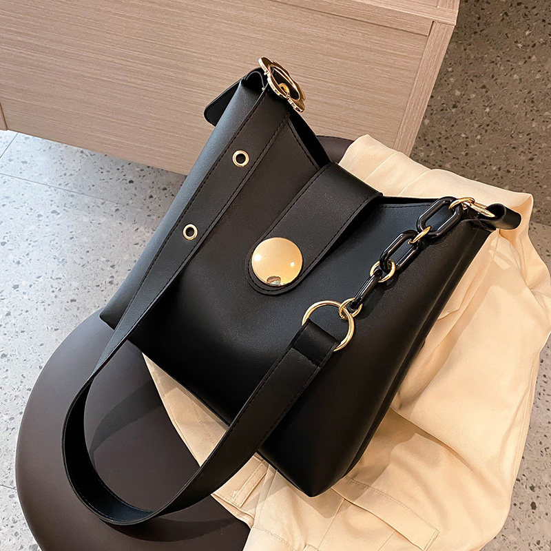 小ck时尚大容量水桶包包女包2020新款潮网红小众设计斜挎百搭ins