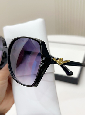 墨镜2025新款潮女gm防紫外线强光显脸小太阳镜ins街拍网红款眼镜