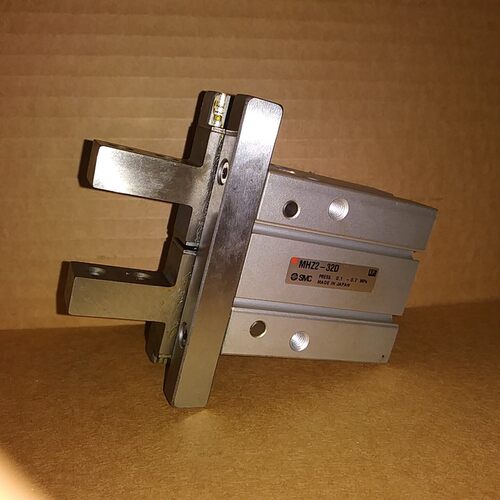 SMC MHZ2-32D2 Paralela Estilo Aire de Agarre - Nuevo sin Caj