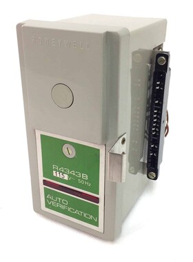 Flame Relay R4343B-1029 Honeywell 115VAC Auto Verification R