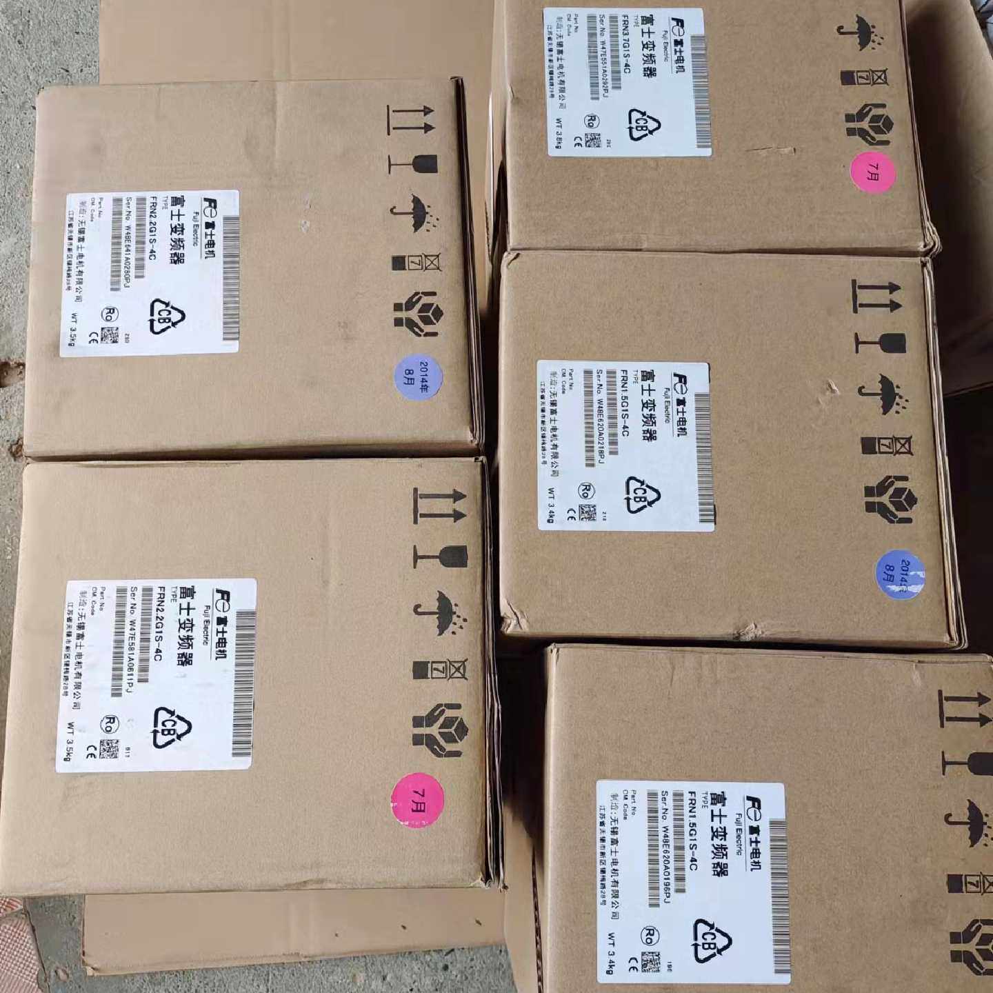 全新富士变频器FRN2.2G1S4C共2台带包装闲置未用