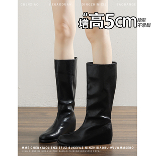 内增高5CM!不累脚黑色圆头靴子2025冬季新款小个子套筒中筒靴女