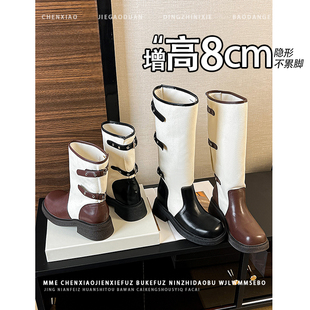 不累脚！隐形内增高8CM棕色粗跟靴子2026秋冬新款皮带扣长筒靴女