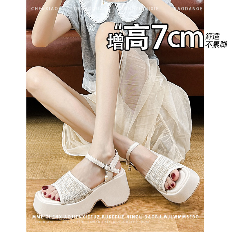 不累脚！增高7CM防水台露趾后空凉鞋女2026夏新款一字扣厚底女鞋