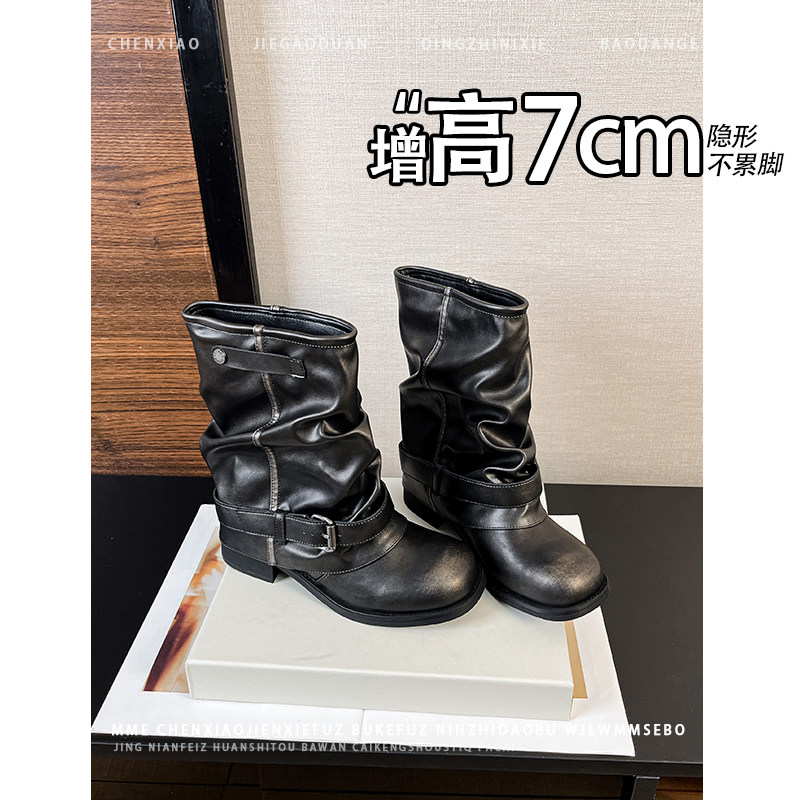 不累脚！内增高7CM黑色方头靴子2026冬新款皮带扣粗跟短筒靴女