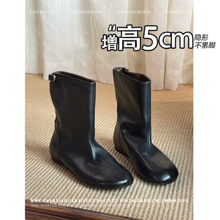 不累脚！内增高5CM慵懒风马圆头丁靴2026年冬季黑色套筒短筒靴女