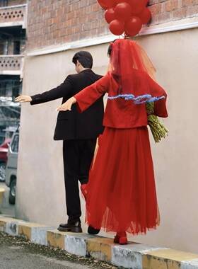 红色新娘头纱主婚纱森系蕾丝奢华超长款拖尾纱头纱鱼尾婚纱配饰