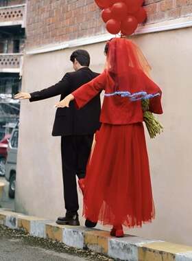 红色新娘头纱主婚纱森系蕾丝奢华超长款拖尾纱头纱鱼尾婚纱配饰
