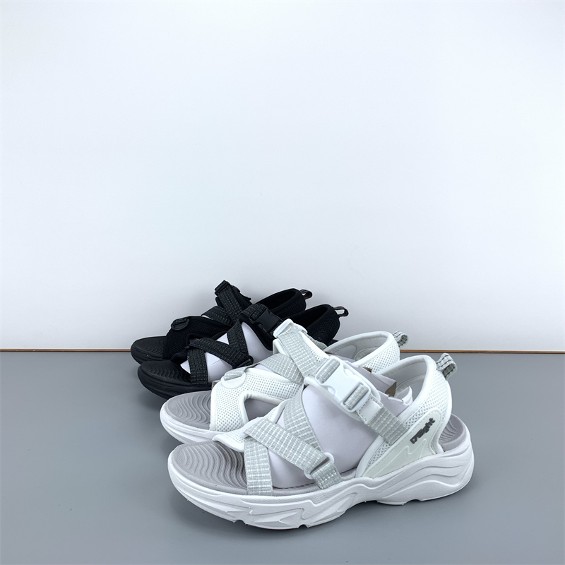 出口欧美新款女士轻量化便捷沙滩鞋防滑耐磨透气休闲百搭凉鞋