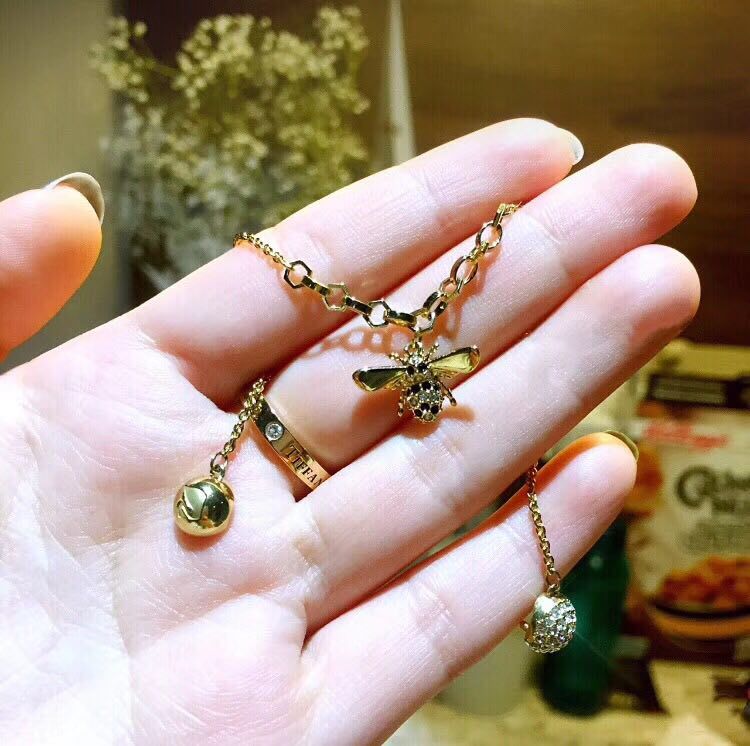 正品代購施華洛世奇手鏈小蜜蜂金色水晶吊墜磁扣送情人節生日禮物