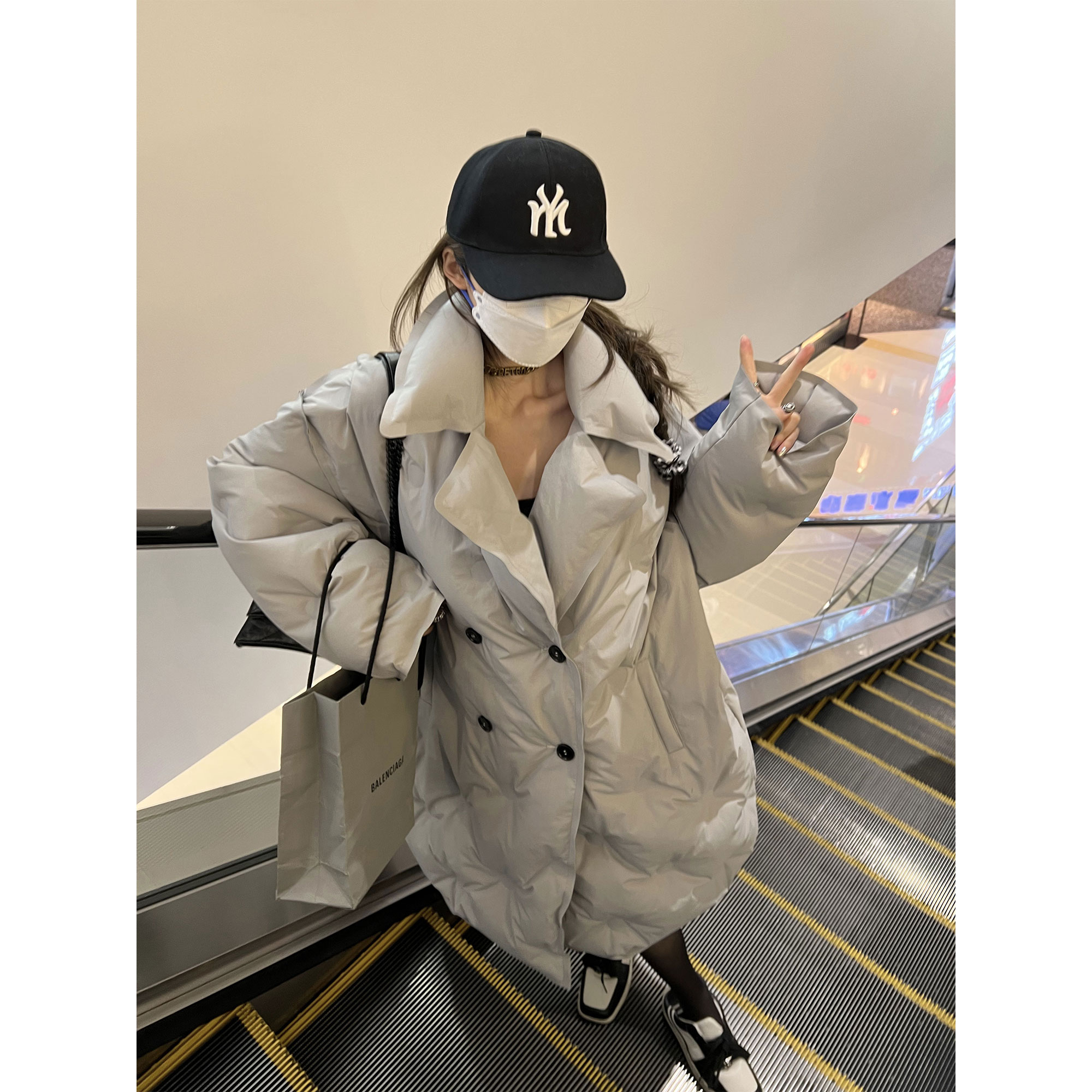 xinleilin水泥灰廓形羽绒服