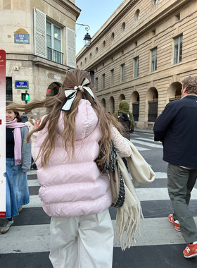 Xinlei Lin“奶油泡芙”柔软蓬松90白鸭绒连帽羽绒马甲