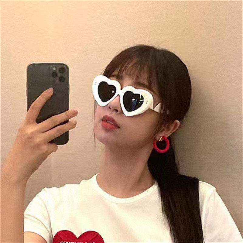 太阳镜心形糖果色新款海边墨镜女防紫外线高级感gm夏黑色眼镜时尚