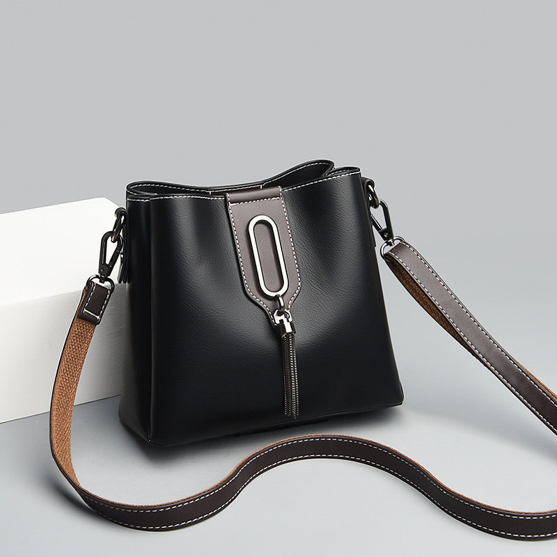 潮牌韩版时尚百搭单肩包斜挎水桶包小包新款手提手拎休闲软皮女包,箱包皮具/热销女包/男包,水桶包,淘宝优惠券,粉丝福利购,淘宝优惠卷