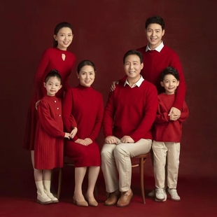 网红款高端亲子摄影主题照相服装影楼全家福新年红色毛衣拍照童装