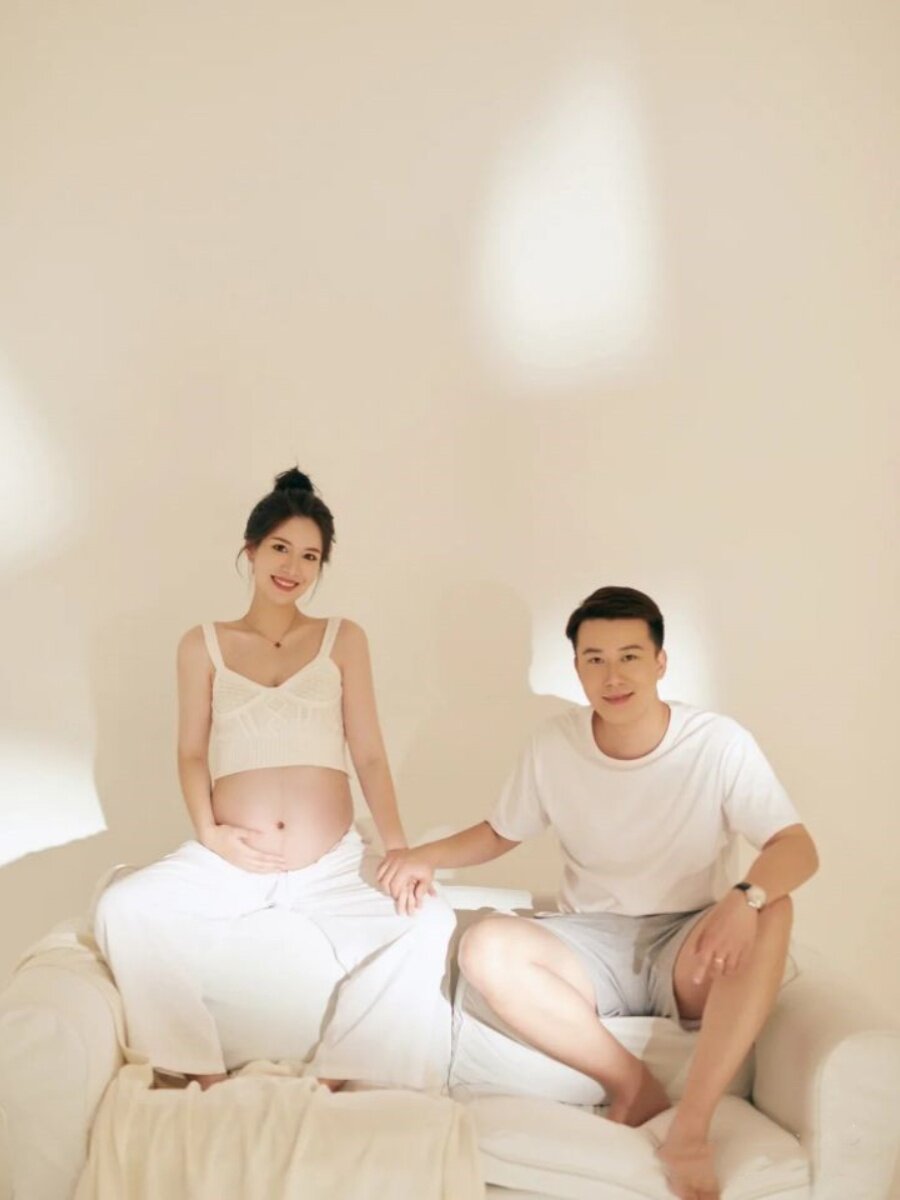 사진 스튜디오 테마 커플 출산 사진 의류 패션 간단한 남성과 여성 사진 커플 예술 사진 사진 사진 의류