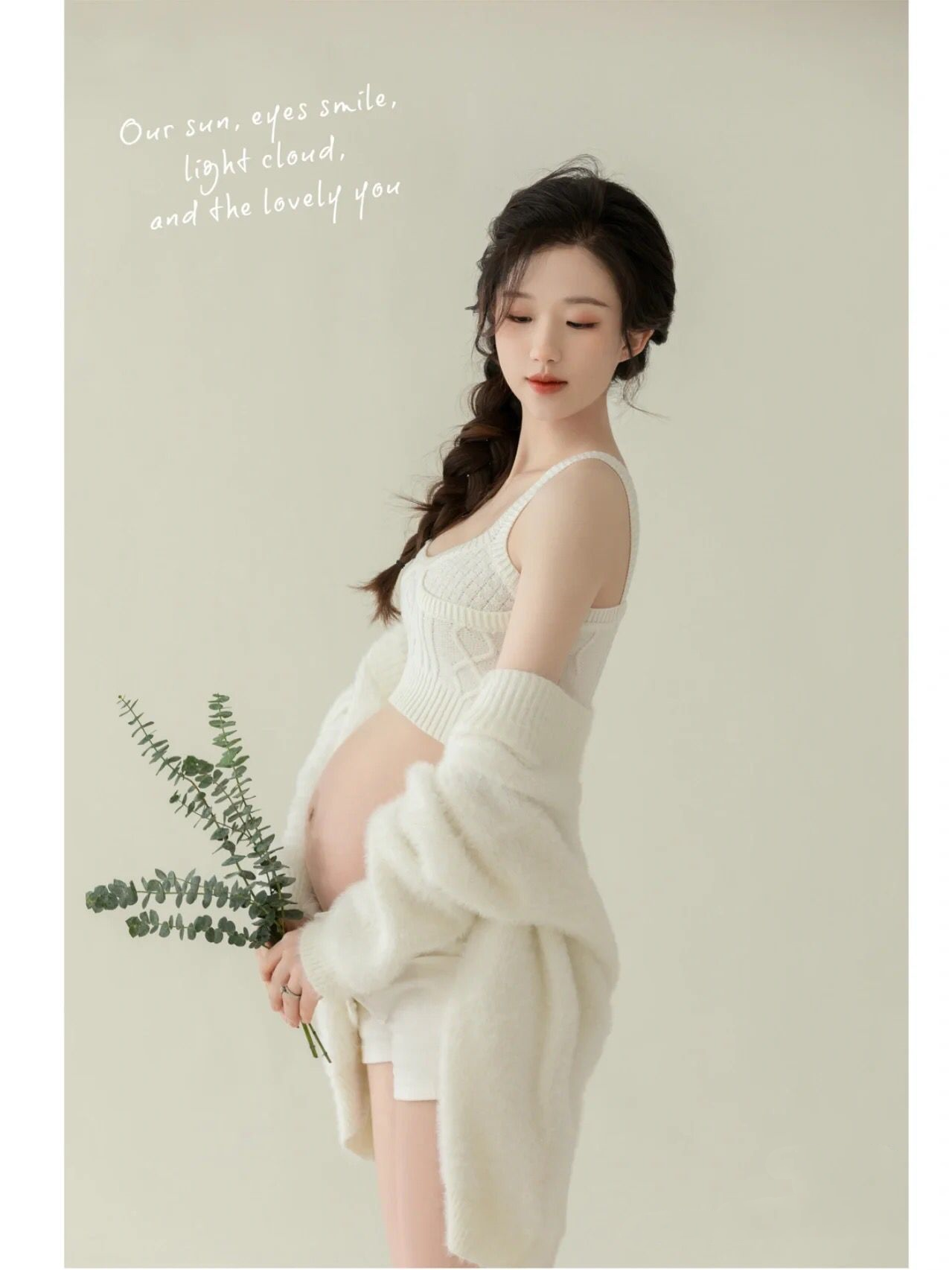 사진을 찍는 임산부 의상 커플 사진 세련된 흰색 슬링 니트 미적 예술 사진 신선한 배꼽 엄마 사진