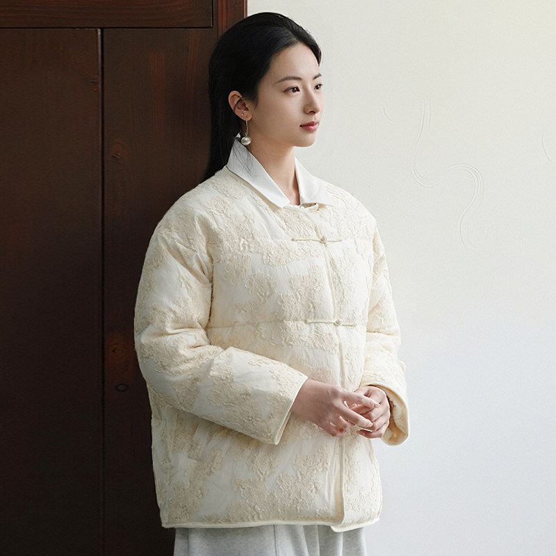 知笔墨冬设计感圆领盘扣羽绒服 中式提花白鸭绒短外套女,女装/女士精品,羽绒服,淘宝优惠券,粉丝福利购,淘宝优惠卷