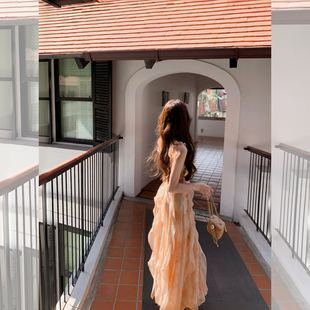 萌萌Ja 繁华桔梗 浪漫氛围感碎花木耳边V领打揽连衣裙