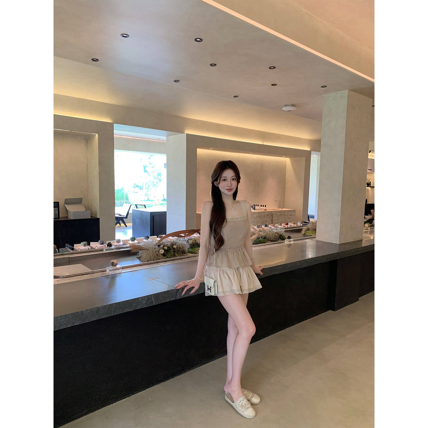 萌萌Ja 澜海欧蕾~奶茶色精致天丝显瘦蕾丝吊带收腰碎花无袖上衣女
