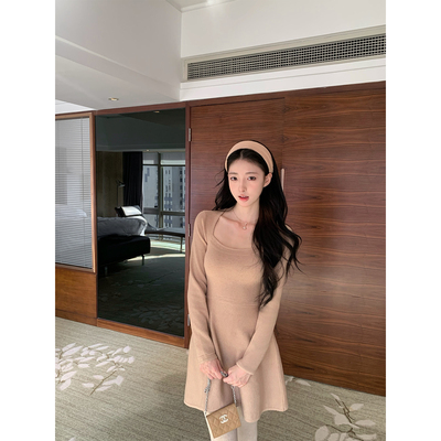 萌萌Ja燕麦色针织连衣裙